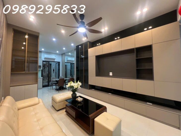 BÁN NHÀ LÔ GÓC 6 TẦNG THANG MÁY Ô TÔ 7 CHỖ VÀO TẬN NHÀ LỆ MẬT LONG BIÊN 8.8 TỶ
