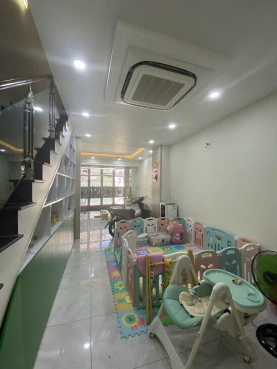 NHÀ ĐẸP, 4 TẦNG, NGUYỄN THỊ THẬP, TÂN PHÚ, QUẬN 7, DT: 4x15M, NHỈNH 8 TỶ
