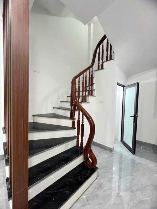 Nhà đẹp , Ngọc Thụy , 5 Tầng , cạnh trường Việt Pháp, 5ty95