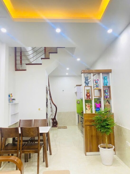 NHÀ HÀO NAM – 4 TẦNG -38m2 – MT 4M – BA GÁC ĐỖ CỬA – GIÁ CHỈ 9.5 TỶ