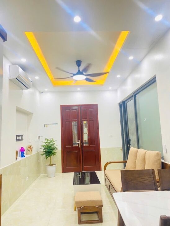 NHÀ HÀO NAM – 4 TẦNG -38m2 – MT 4M – BA GÁC ĐỖ CỬA – GIÁ CHỈ 9.5 TỶ