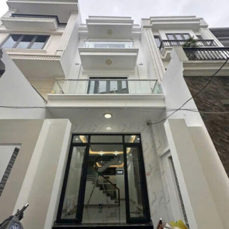 Bán nhà Khúc Thừa Dụ, 62m 3 tầng mới tinh, sân cổng riêng, giá 3.75 tỉ Bán nhà Khúc Thừa Dụ, 62m 3 tầng mới tinh, sân cổng riêng, giá 3.75 tỉ