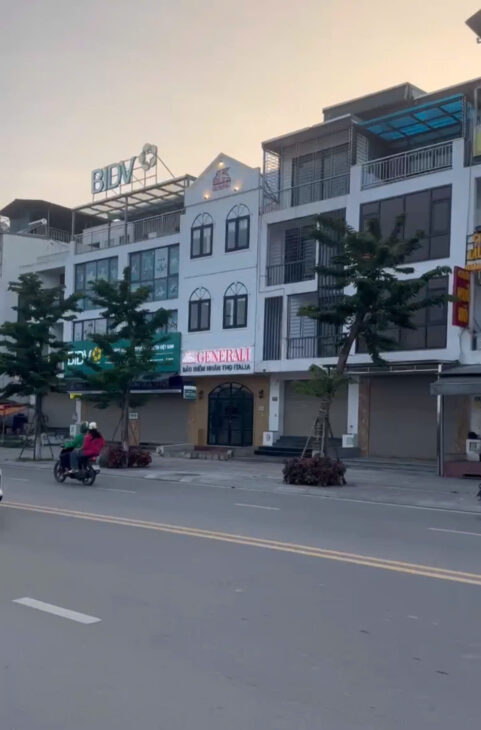 Bán nhà Ao Sào – Vỉa hè đá bóng – Đường mênh mông – Nhà ĐẸP – Giá chỉ 27 tỷ – Diện tích 63