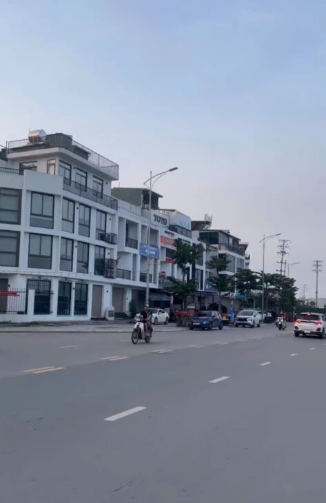 Bán nhà Ao Sào – Vỉa hè đá bóng – Đường mênh mông – Nhà ĐẸP – Giá chỉ 27 tỷ – Diện tích 63