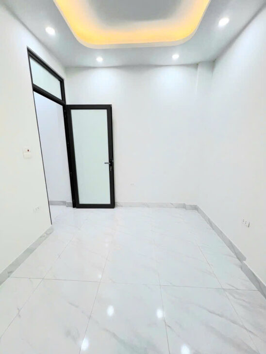 Bán Nhanh Nhà Tân Mai Ô Tô Đỗ Cửa 45m 2 Tầng 3 Ngủ 4.28 Tỷ Sổ Đỏ