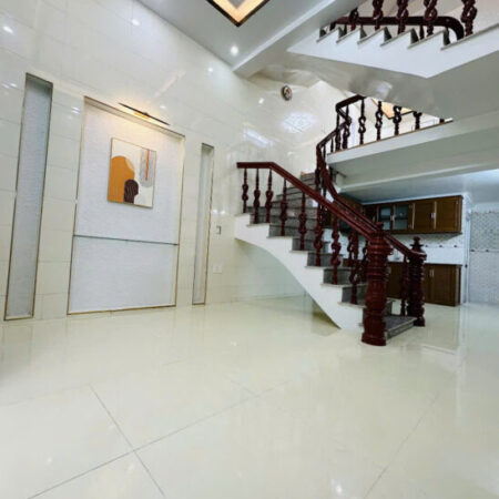 Nhà mặt ngõ thẳng tắp 630 Thiên Lôi, 35m 3 tầng, lô góc, Giá 2.65 tỉ