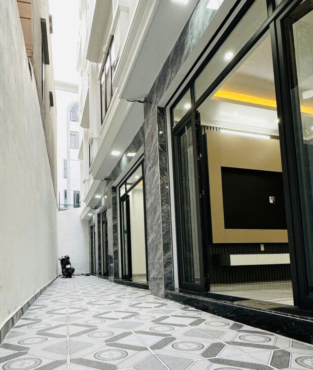 Bán nhà xây mới 50m 4 tầng Thiên Lôi gần AEON giá 3.35 tỉ ngõ cực nông