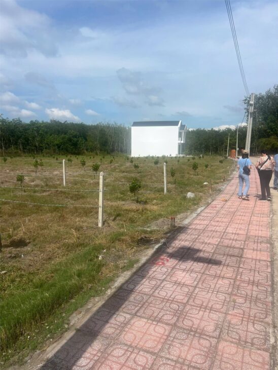 Đất nền thổ cư thuộc TP.HCM chỉ với 200 triệu, 250m2, sổ hồng sẵn