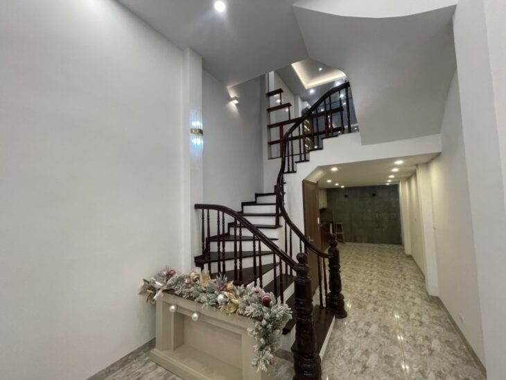 NHÀ PHÂN LÔ- ĐƯỜNG LÁNG-Ô TÔ ĐỖ CỬA -42M2 – 5 TẦNG – MT3,4M -GIÁ CHỈ 12,8 TỶ