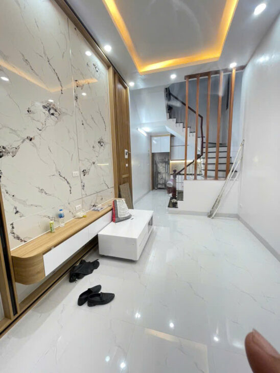 BÁN NHÀ CẦU GIẤY – Ô TÔ – DÂN XÂY MỚI – LÔ GÓC – NỘI THẤT XỊN – 35M X 5 TẦNG X 7.6 TỶ