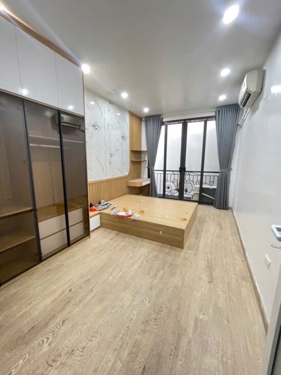 BÁN NHÀ CẦU GIẤY – Ô TÔ – DÂN XÂY MỚI – LÔ GÓC – NỘI THẤT XỊN – 35M X 5 TẦNG X 7.6 TỶ