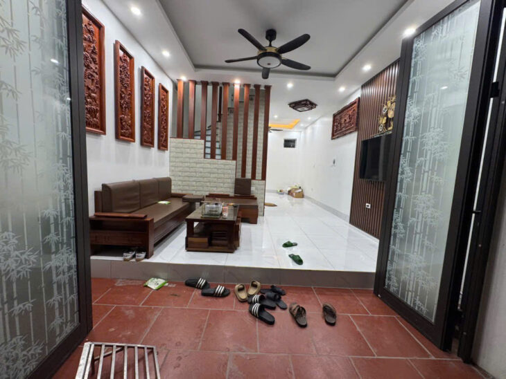 HÀNG XÓM KĐT ROYAL CITY, GẦN PHỐ, NHÀ DÂN XÂY, VỀ Ở NGAY, GIÁ HỢP LÝ 35M CHỈ HƠN 7 TỶ.