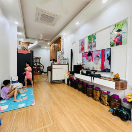 NHÀ ĐẸP PHỐ QUAN NHÂN NGÕ THOÁNG, VỀ Ở NGAY 35M, GIÁ 7.3 TỶ.