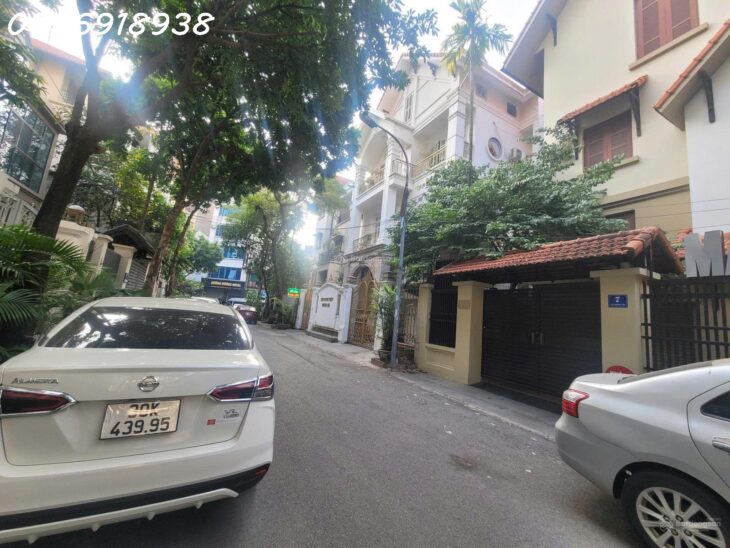 Chỉ 17 tỷ-ô tô tránh nhau vô tư-Phạm Tuấn Tài, Cầu Giấy