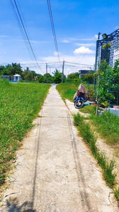 NHÀ CHÍNH CHỦ- GIÁ ĐẦU TƯ tôi dư nhà cần bán lại nhà tôn cấp 4 đường Lê Văn Khuyến