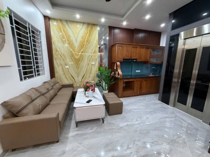PHẠM VĂN ĐỒNG – TẦNG THANG MÁY – KINH DOANH SẦM UẤT