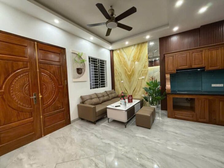PHẠM VĂN ĐỒNG – TẦNG THANG MÁY – KINH DOANH SẦM UẤT