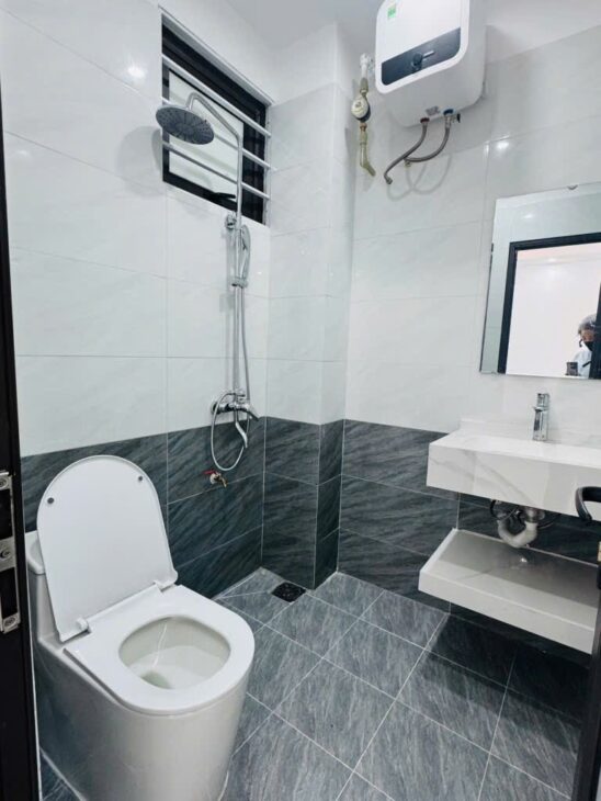 NHÀ NGUYỄN HOÀNG – 36M2 X 5 TẦNG – NGÕ NÔNG – 6.3 TỶ