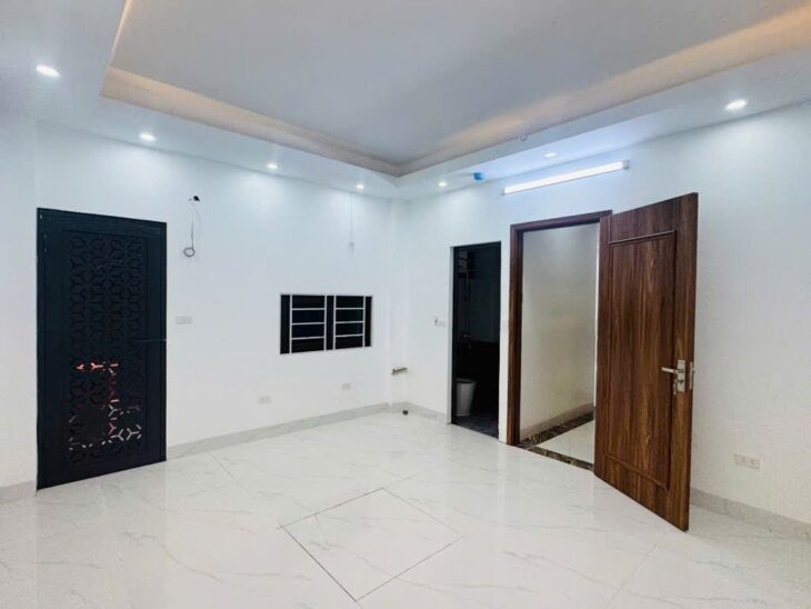 HOÀNG QUỐC VIỆT – 6 TẦNG X 32m2 – THANG MÁY – KHU DÂN TRÍ CAO