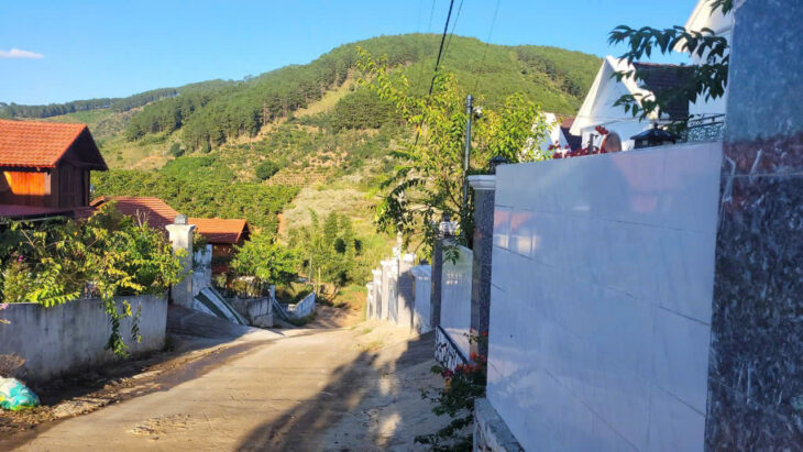 BÁN NHÀ SÂN VƯỜN THÔN 2 MÊ LINH LÂM HÀ – CÁCH CAFE MÊ LINH 1.5KM, ĐÀ LẠT 10KM – SỔ HỒNG TRAO TAY