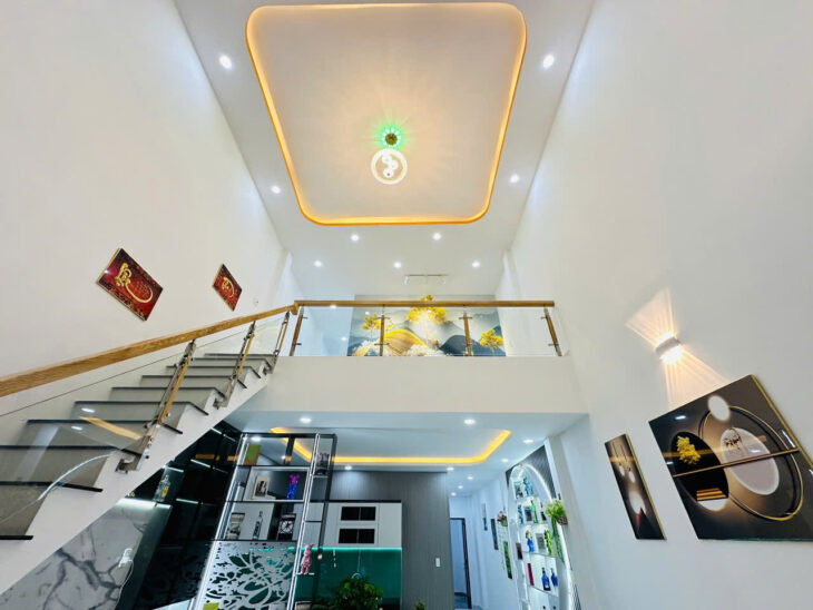 nhà ngay ngã tư phước lý