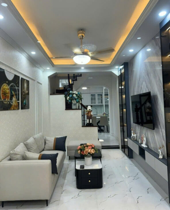 Cực hiếm! Nhà đẹp Mỹ Đình 42m2- 5T, Nội thất sang, ô tô gần phố, Giá 8.15 tỷ