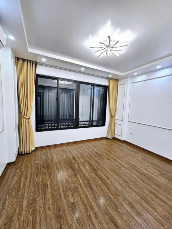 Nhà 5 tầng – ngõ 68 Cầu Giấy – 38m² – sân để xe – 10.8 tỷ