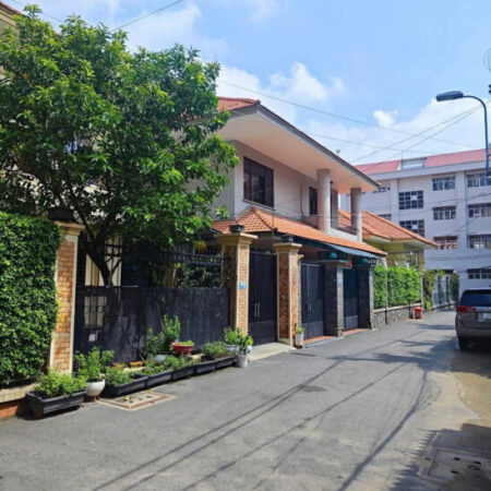 BÁN NHÀ PHỐ HẺM XE HƠI – DIỆN TÍCH LỚN – TRUNG TÂM THẢO ĐIỀN, TP. THỦ ĐỨC