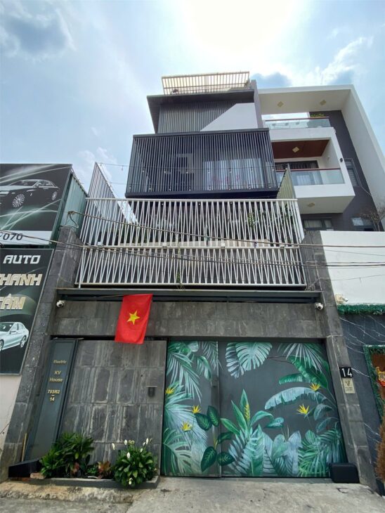 NHÀ ĐẸP – GIÁ TỐT – Chính chủ Cần bán nhanh Nhà hiện đại quận 7, có 5 p ngủ, kèm nội thất cao cấp