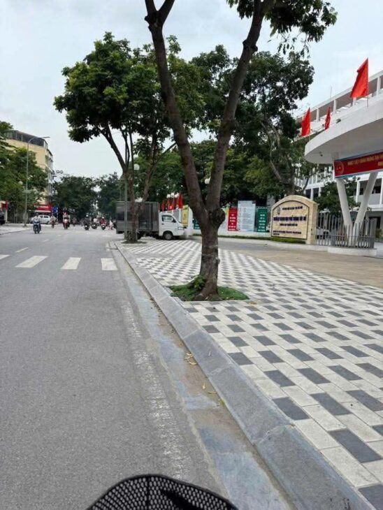 HIẾM , ĐẤT MẶT PHỐ PHÚ XÁ , PHÚ THƯỢNG , TÂY HỒ. 180 m2 , Mặt Tiền 10 m. Vỉa Hè , Kinh Doanh , Ô Tô