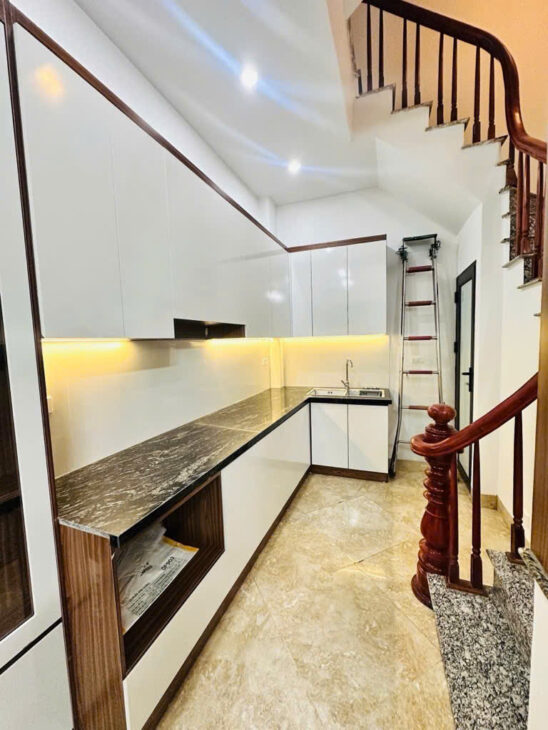 NHÀ MỚI SẴN Ở NGAY- THOÁNG SÁNG – KHU VỰC PHÁT TRIỂN- 30m RA Ô TÔ TRÁNH