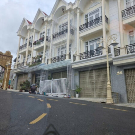 CẦN BÁN GÂP NHÀ KHU NGHỈ DƯỠNG GOLDEN Hills Phường 4 Đà Lạt