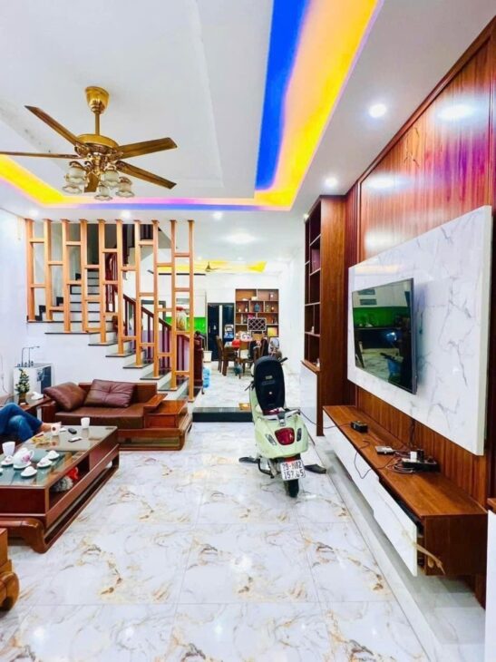 NHÀ MỚI ĐẸP – Ô TÔ VÀO NHÀ – NGÕ THÔNG KINH DOANH – GẦN PHỐ XUÂN ĐỈNH