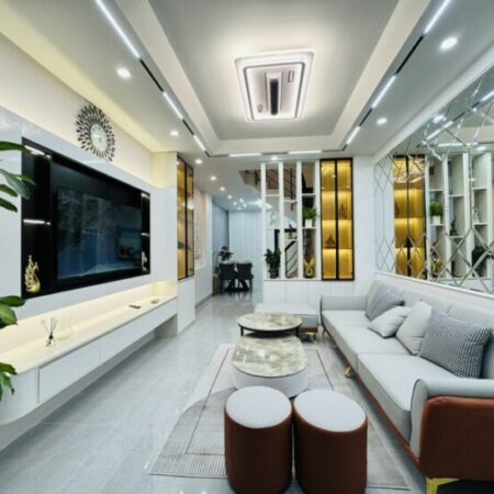 Bán nhà trung tâm Quận Thanh Xuân- Ô tô vài chục bước- Full nội thất- 34m2