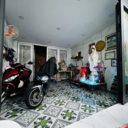 Bán Nhà Phố Quốc Lộ 13 Hiệp Bình Phước – 3PN – Sổ Riêng – Giá 7,6 Tỷ TL – Xe Ô Tô Đậu Trong Nhà