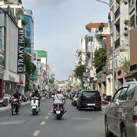 Nhà NGỘP hẻm 525 Huỳnh Văn Bánh 56m2 4 tầng mới xe hơi vi vu gần Trường Sa chỉ 9.5 tỷ