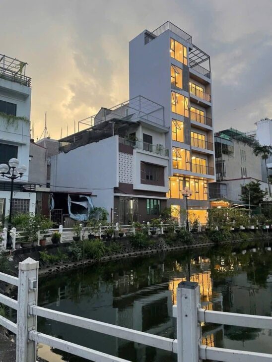 BÁN NHÀ LONG BIÊN, 8 TẦNG 55M2 VIEW HỒ