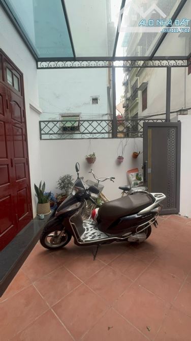 Bán nhà đẹp 3 mặt thoáng, cách mặt đường Hồ Tùng Mậu 50m, DT 80m², 3 tầng, giá chỉ 13.5 tỷ