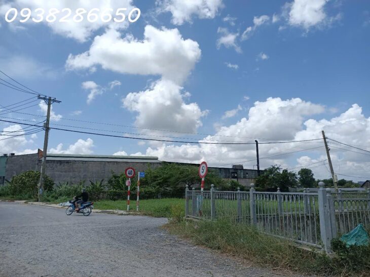 MẶT TIỀN KÊNH TRUNG ƯƠNG XUÂN THỚI THƯỢNG HÓC MÔN. DT: 5840M2 , GIÁ 10 TRIỆU/M2