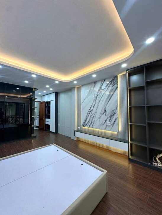 Siêu Phẩm Hai Bà Trưng, 50m 5 Tầng Mới Tinh, Ô Tô Đỗ Cổng, Thang Máy Nhập Khẩu Giá Đẹp