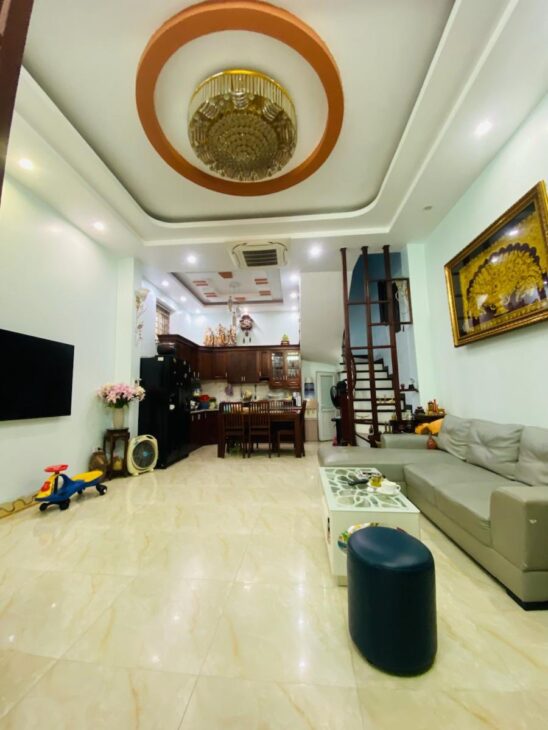 Bán nhà Lô Góc, Ôtô tránh Đường Cầu Giấy 38/42m, 5Tầng, MT 4.6m 18 Tỷ, Ngõ thông