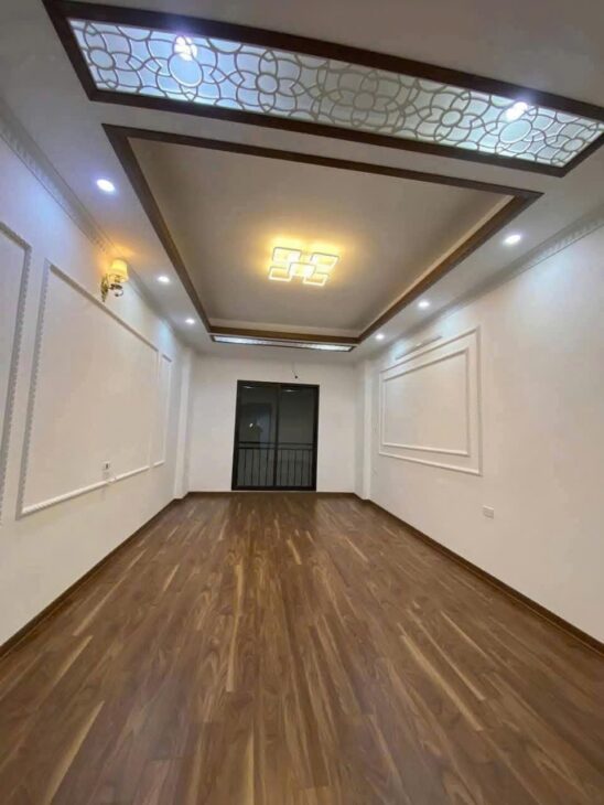 Bán nhà Ngô Gia Tự, Long Biên 5 tầng, mặt tiền 3,8m