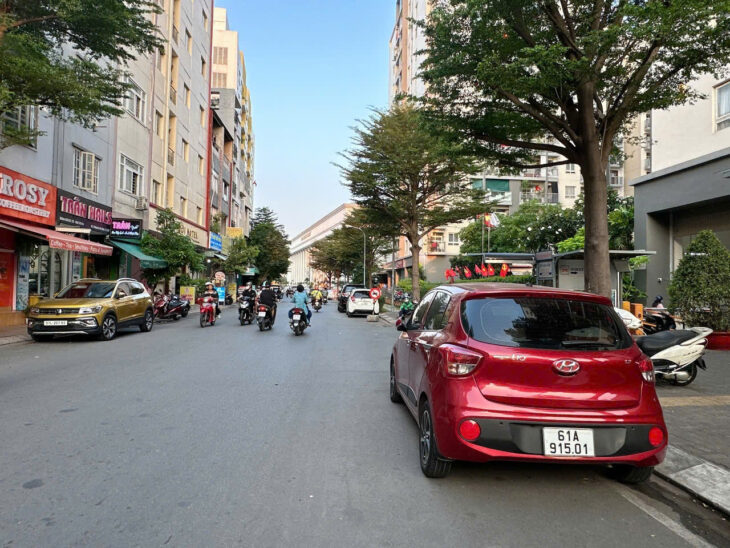 Giảm 3 TỶ còn 27 TỶ đường 16m Nguyễn Kiệm 127m2 ngang 6.5m 6 lầu T.máy ngay BV 175.