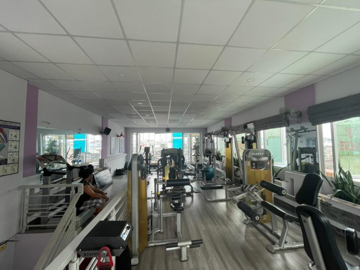 Giảm 3 TỶ còn 27 TỶ đường 16m Nguyễn Kiệm 127m2 ngang 6.5m 6 lầu T.máy ngay BV 175.