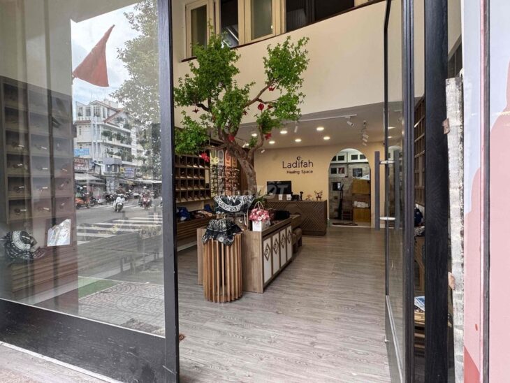 Quận 1 ! MB MỚI ĐẸP LẮM – CHÍNH CHỦ TRỰC TIẾP CHO THUÊ Mặt Bằng DT : 50m2, Tel : 0903860463 ( A.