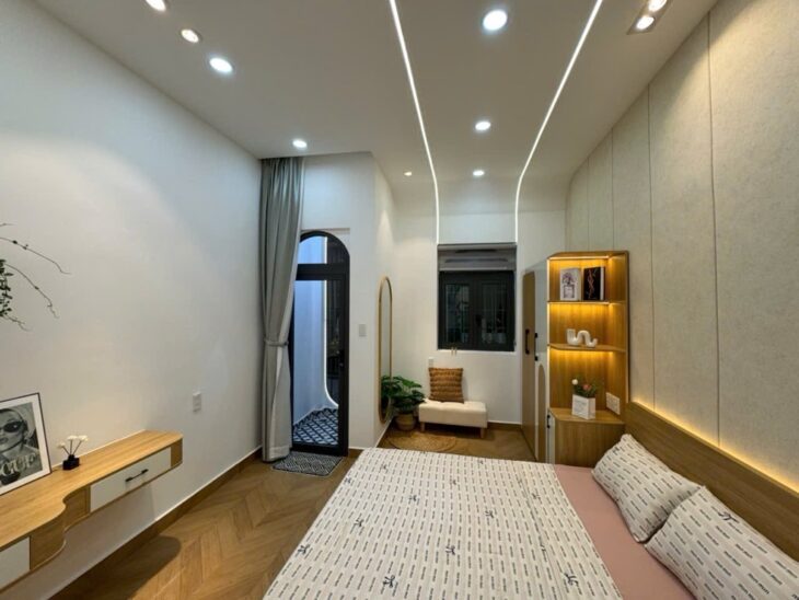 Nhà góc 2 mặt hẻm gần Hàng Xanh, Bình Thạnh, sổ 35m2, 2 tầng đúc, 3PN, chỉ hơn 4 tỷ thương lượng