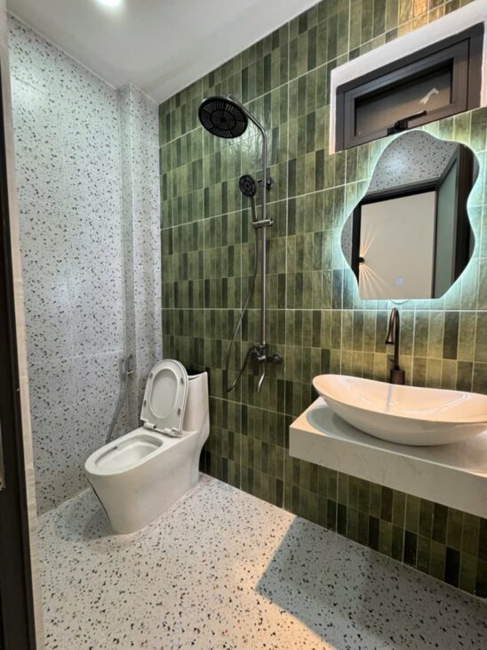 Nhà góc 2 mặt hẻm gần Hàng Xanh, Bình Thạnh, sổ 35m2, 2 tầng đúc, 3PN, chỉ hơn 4 tỷ thương lượng