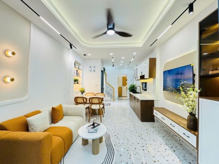 Nhà góc 2 mặt hẻm gần Hàng Xanh, Bình Thạnh, sổ 35m2, 2 tầng đúc, 3PN, chỉ hơn 4 tỷ thương lượng