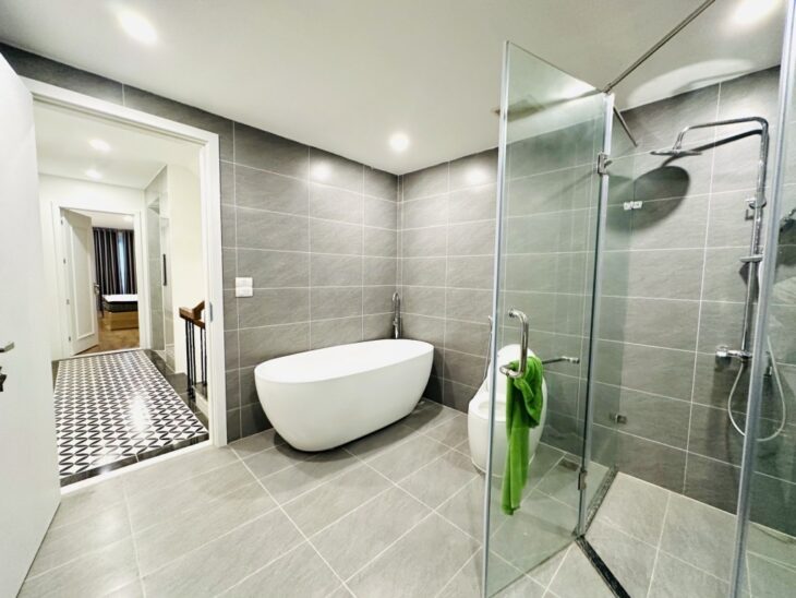 ĐÀM QUANG TRUNG,LONG BIÊN 10tỷ 50m NGÕ THÔNG,THANG MÁY,GARA Ô TÔ