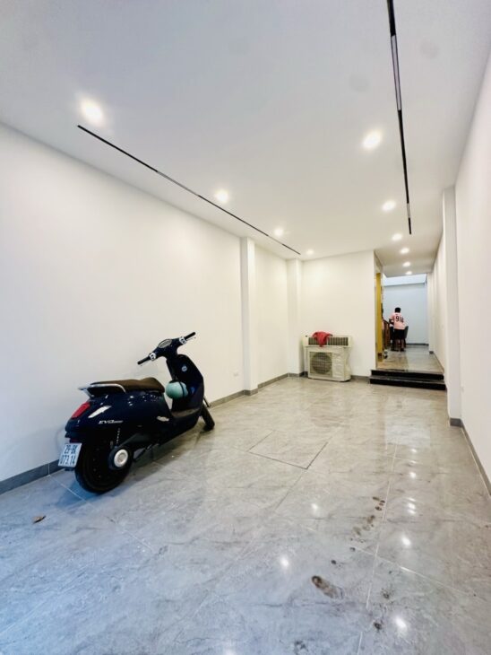 ĐÀM QUANG TRUNG,LONG BIÊN 10tỷ 50m NGÕ THÔNG,THANG MÁY,GARA Ô TÔ